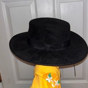 Wide brimmed hat